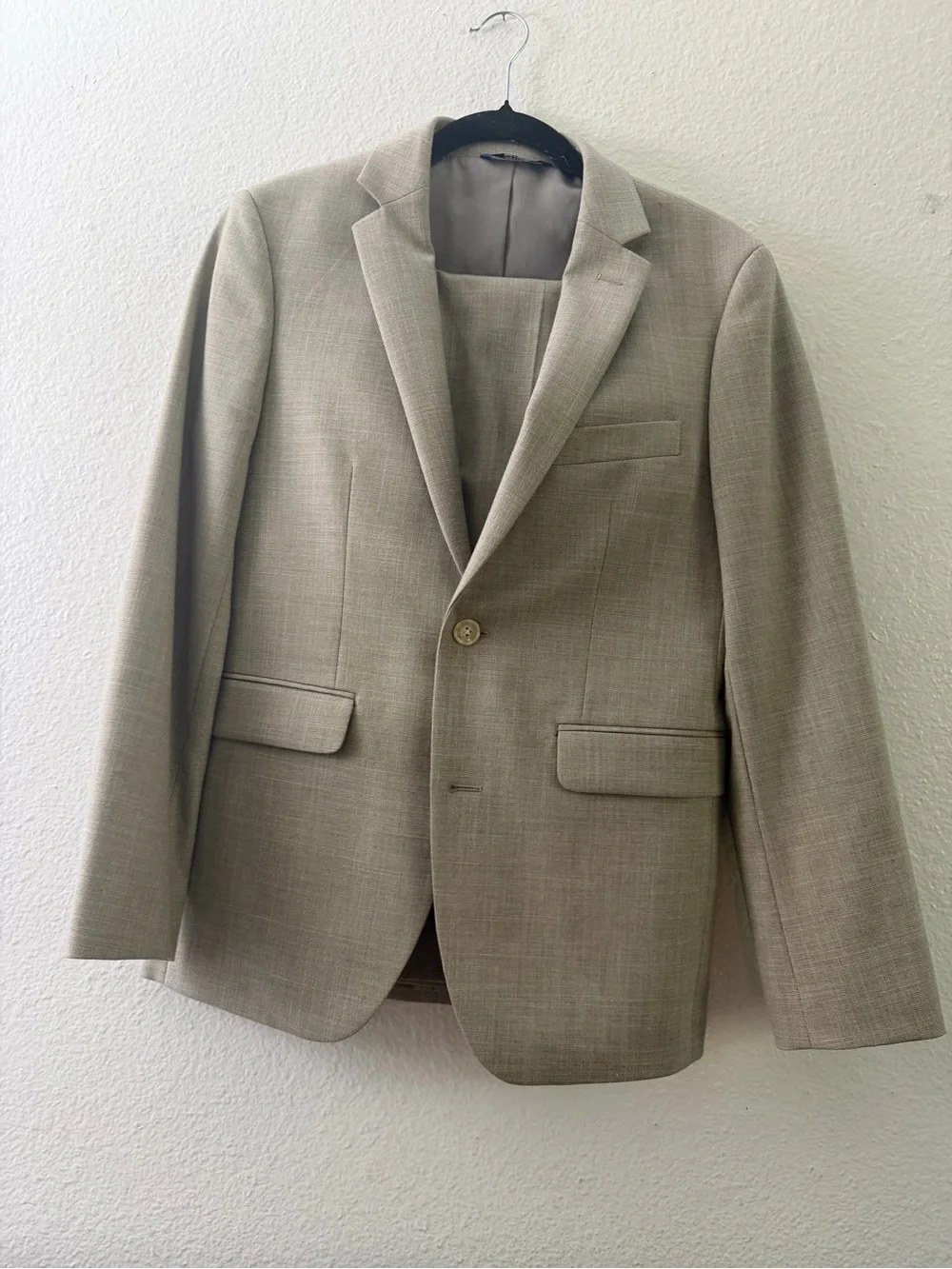 Apartment 9 Men's 2-Piece Taupe Suit Set Blazer & Pants- Like New